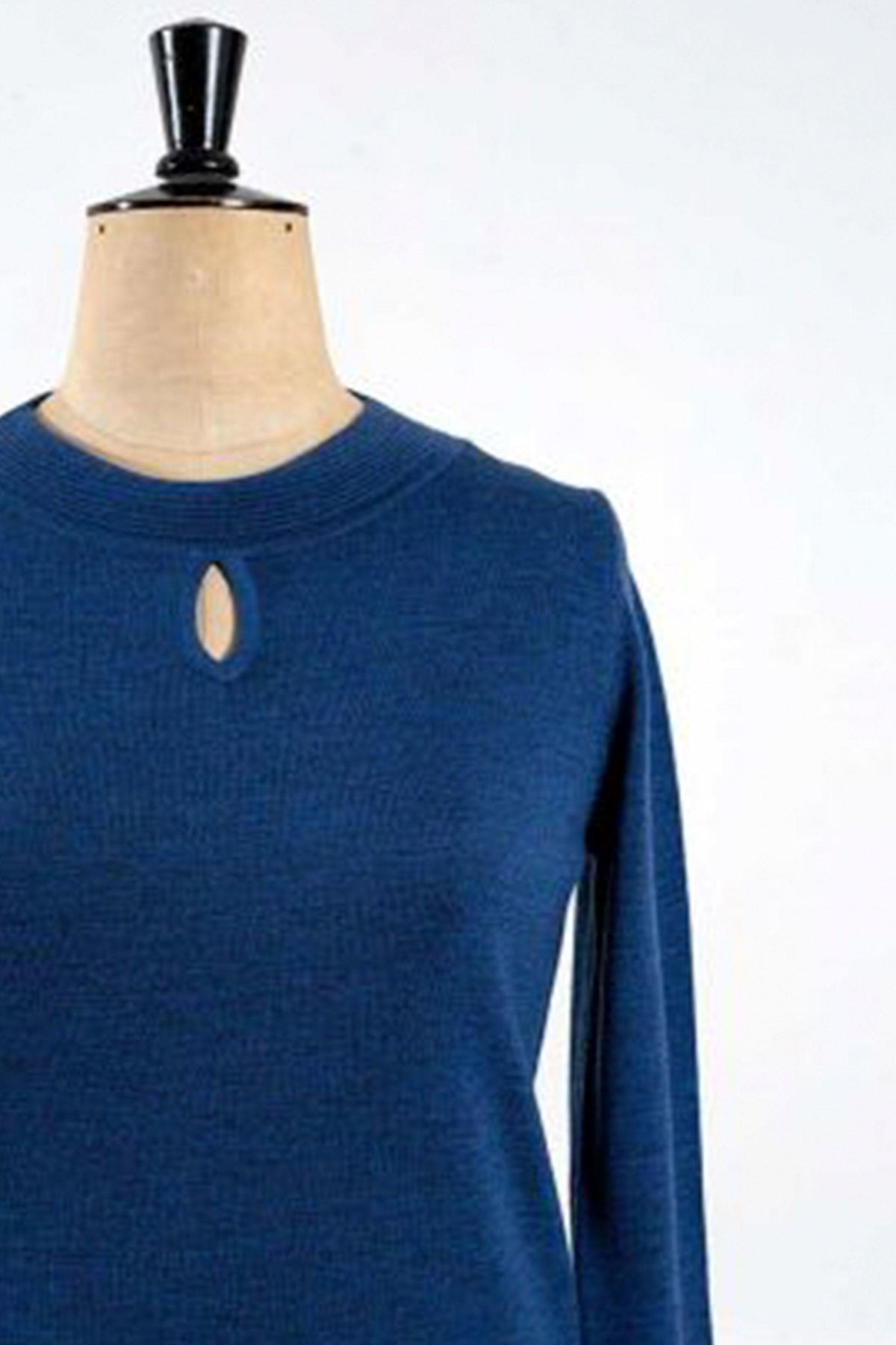 Woman wearing a fine knit long sleeve jumper with a ribbed round neckline and small keyhole opening at the centre front._6